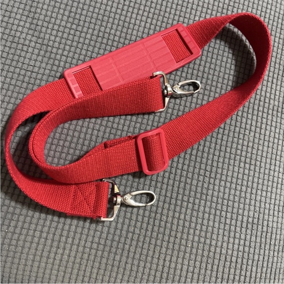 Retired Vera Bradley Rosie Posey Large Weekender. - Picture 4 of 4